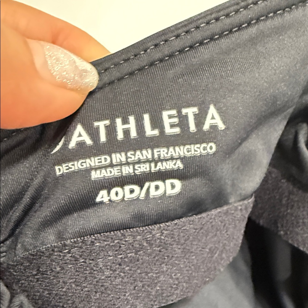 Athleta Black Women's sculpted tankini Swimwear top size 40D/DD - Picture 8 of 8